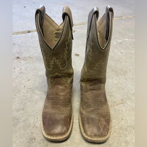 Great shape, son grew out of them. Cody James youth boots, size 11